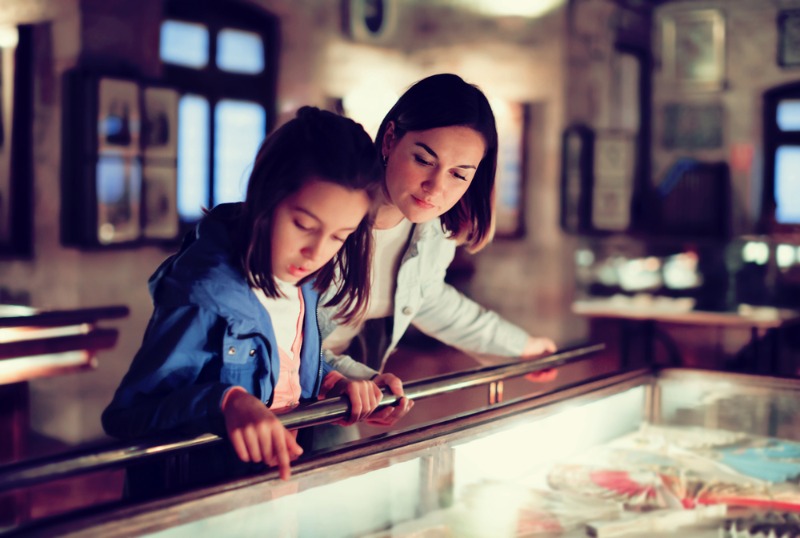 Leavenworth Museums: A mother looks at an exhibit with her daughter.