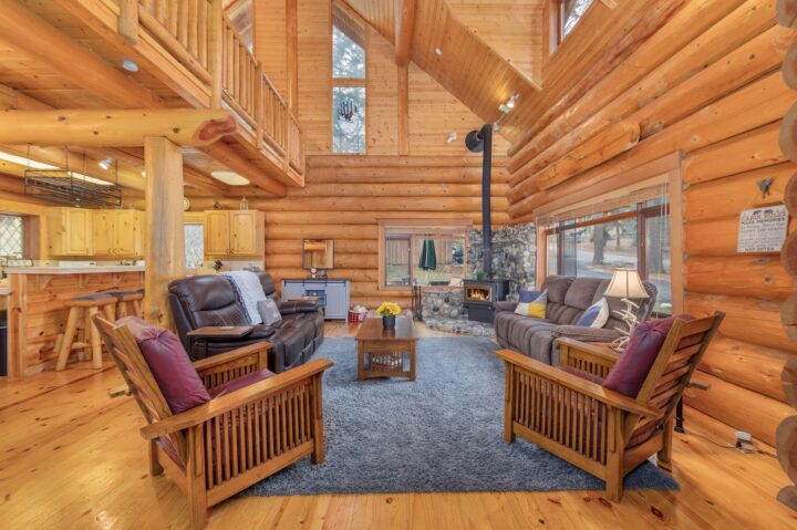 Leavenworth Vacation Rental: Interior view of an expansive cabin rental near Leavenworth, WA.